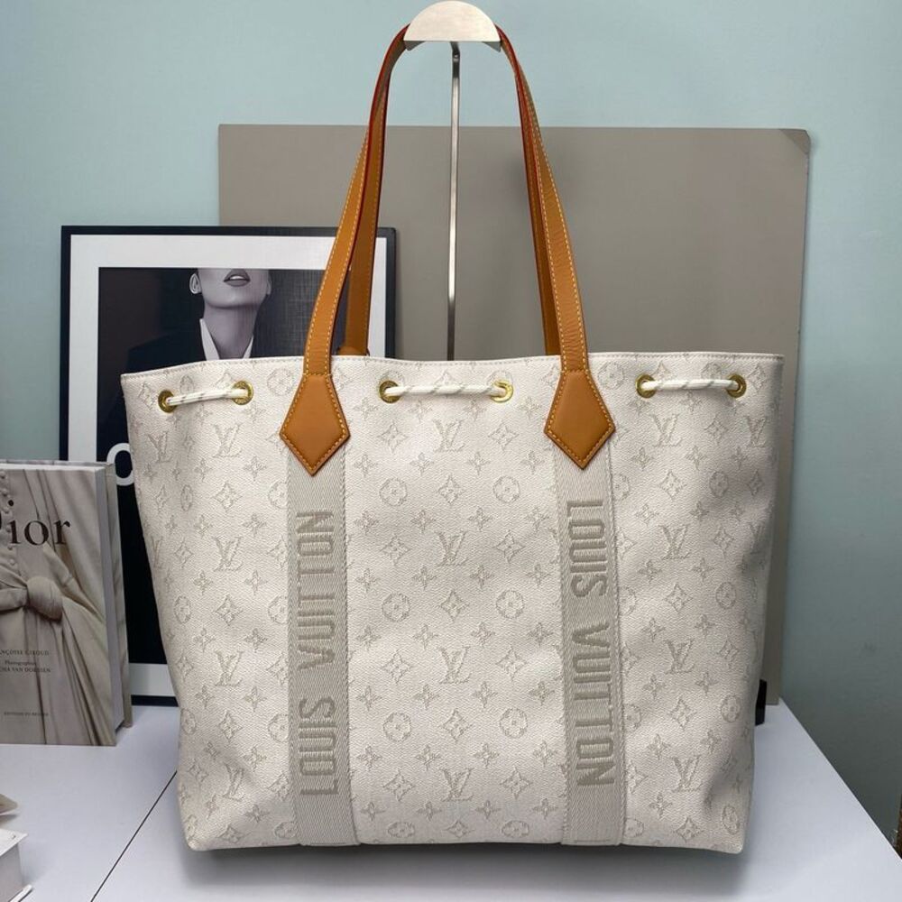 Louis Vuitton Women Pre-Loved Bag Very Good Condition - Picture 5 of 8